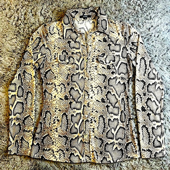 sline Tops - SNAKESKIN 🐍 STYLE BUTTON DOWN LONG SLEEVE